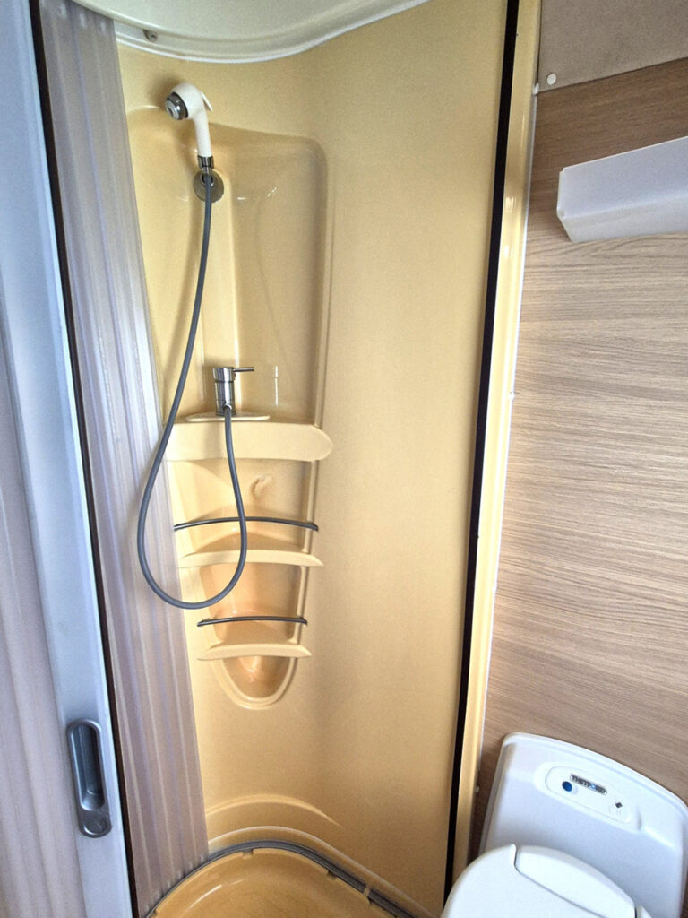 Camper-Usato-Meglioli-Modena-Mansardato-Roller Team-Pegaso Living-Fiat-Ducato (39)