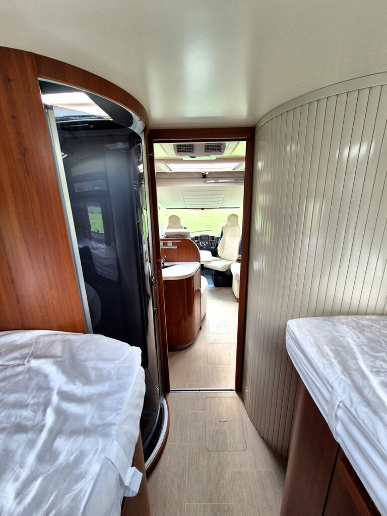 Camper-Usato-Meglioli-Modena-Mobilvetta-Motorhome-Integrale-Occasione (11)