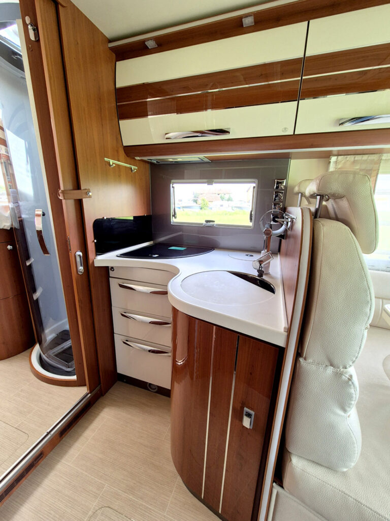 Camper-Usato-Meglioli-Modena-Mobilvetta-Motorhome-Integrale-Occasione (23)