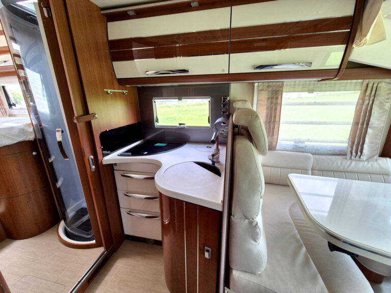 Camper-Usato-Meglioli-Modena-Mobilvetta-Motorhome-Integrale-Occasione (24)