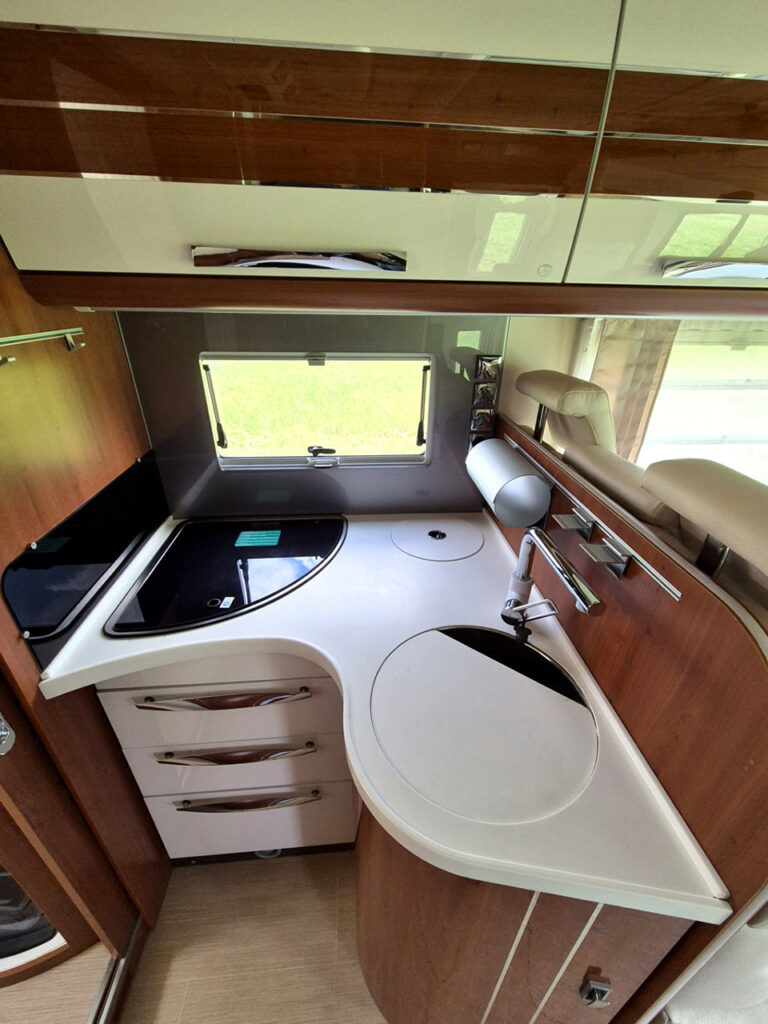 Camper-Usato-Meglioli-Modena-Mobilvetta-Motorhome-Integrale-Occasione (25)