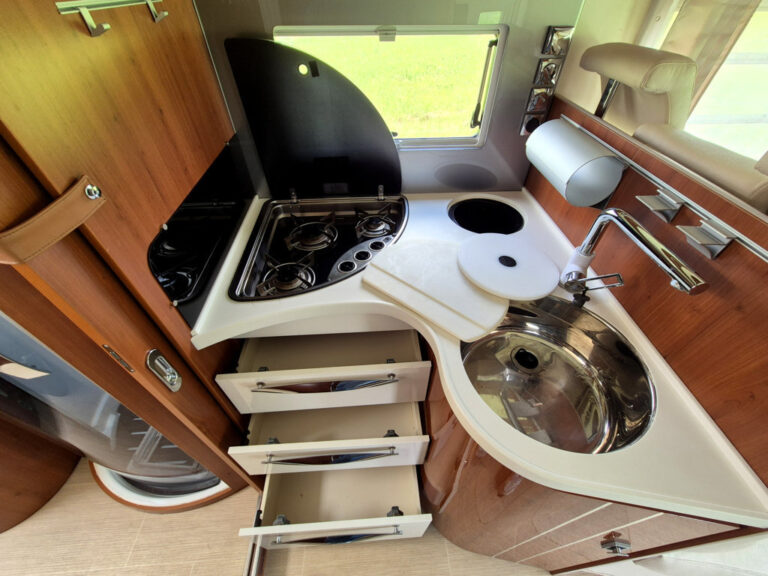 Camper-Usato-Meglioli-Modena-Mobilvetta-Motorhome-Integrale-Occasione (27)