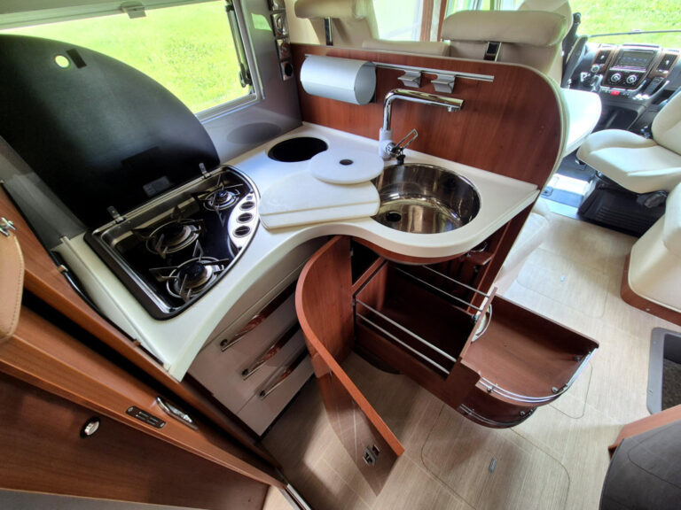 Camper-Usato-Meglioli-Modena-Mobilvetta-Motorhome-Integrale-Occasione (28)