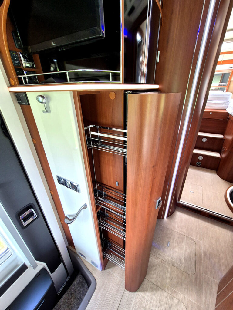 Camper-Usato-Meglioli-Modena-Mobilvetta-Motorhome-Integrale-Occasione (35)