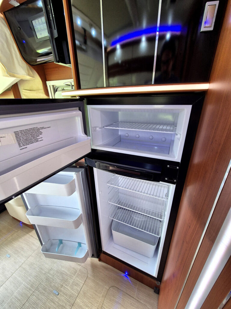 Camper-Usato-Meglioli-Modena-Mobilvetta-Motorhome-Integrale-Occasione (37)