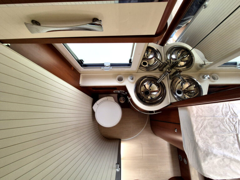 Camper-Usato-Meglioli-Modena-Mobilvetta-Motorhome-Integrale-Occasione (39)