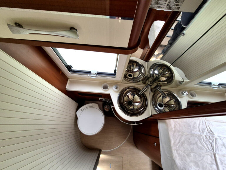 Camper-Usato-Meglioli-Modena-Mobilvetta-Motorhome-Integrale-Occasione (40)