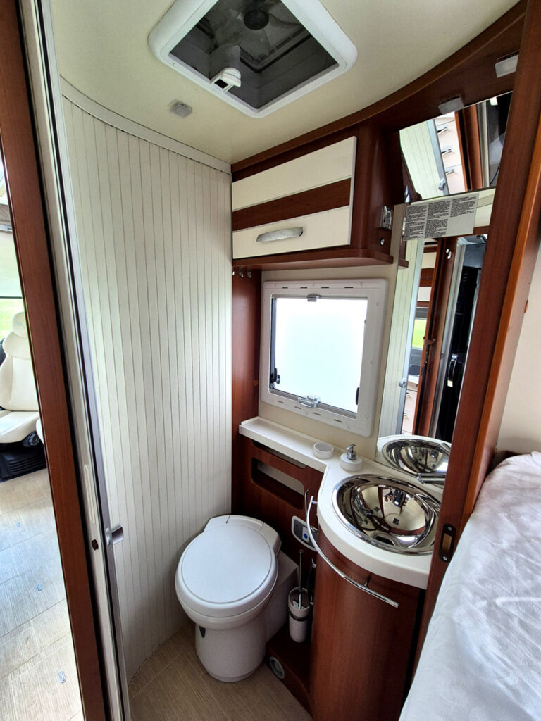 Camper-Usato-Meglioli-Modena-Mobilvetta-Motorhome-Integrale-Occasione (41)