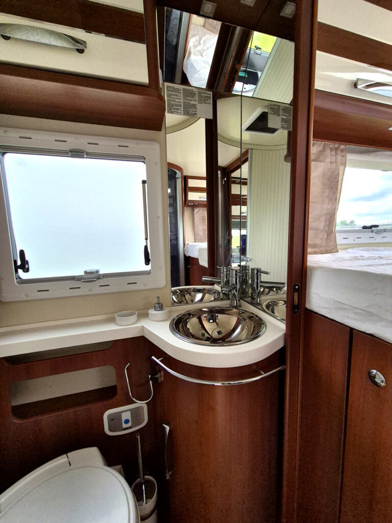 Camper-Usato-Meglioli-Modena-Mobilvetta-Motorhome-Integrale-Occasione (42)