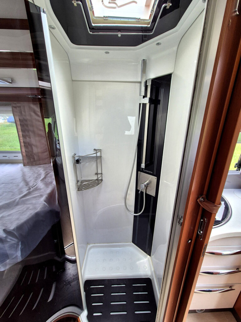 Camper-Usato-Meglioli-Modena-Mobilvetta-Motorhome-Integrale-Occasione (44)