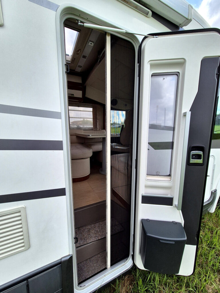 Camper-Usato-Meglioli-Modena-Mobilvetta-Motorhome-Integrale-Occasione (6)