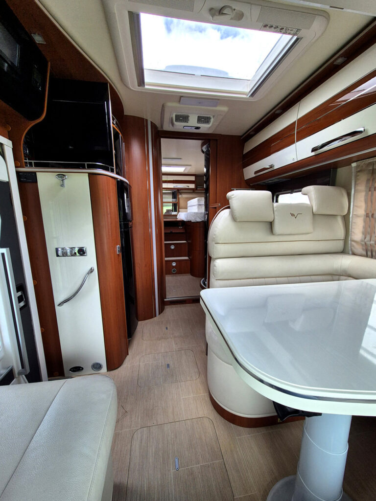 Camper-Usato-Meglioli-Modena-Mobilvetta-Motorhome-Integrale-Occasione (9)