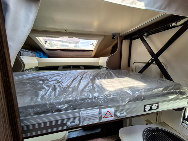 Camper-Usato-Meglioli-Modena-Benimar-Tessoro-T440UP-Semintegrale (117)