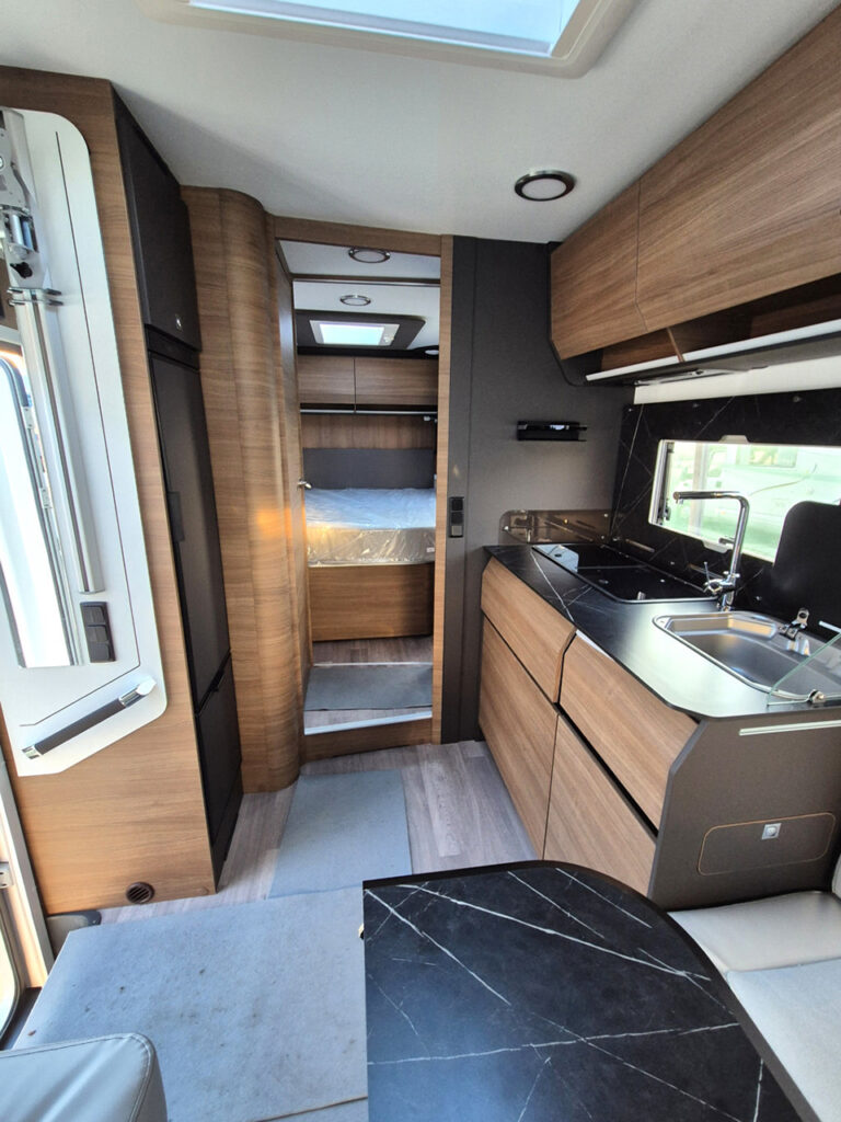 Camper-Nuovo-Meglioli-Modena-Benimar-Amphitryon-A998-Motorhome (1a)