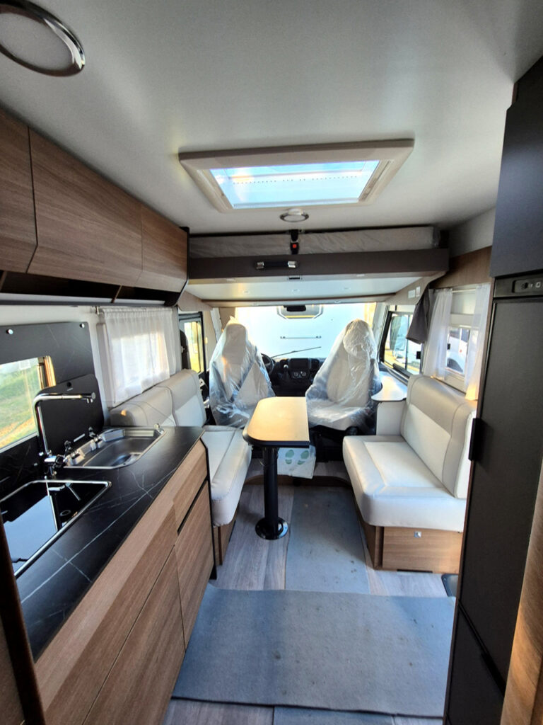 Camper-Nuovo-Meglioli-Modena-Benimar-Amphitryon-A998-Motorhome (1b)