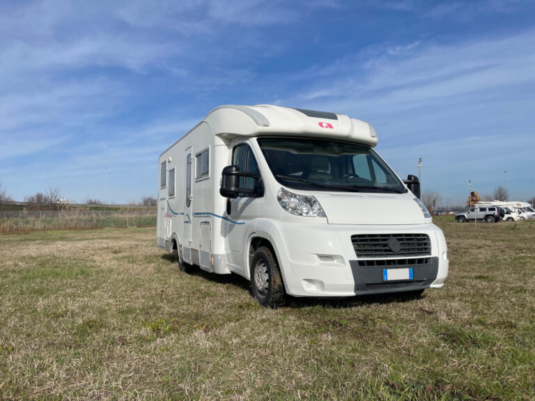 Adria_680SPL_Fiat_camper_semintegrale_garage_1