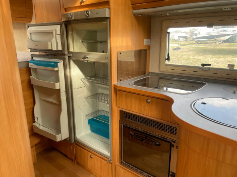 Adria_680SPL_Fiat_camper_semintegrale_garage_15