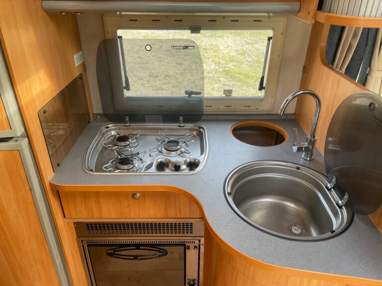 Adria_680SPL_Fiat_camper_semintegrale_garage_8