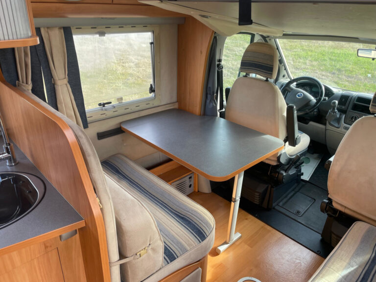 Adria_680SPL_Fiat_camper_semintegrale_garage_9