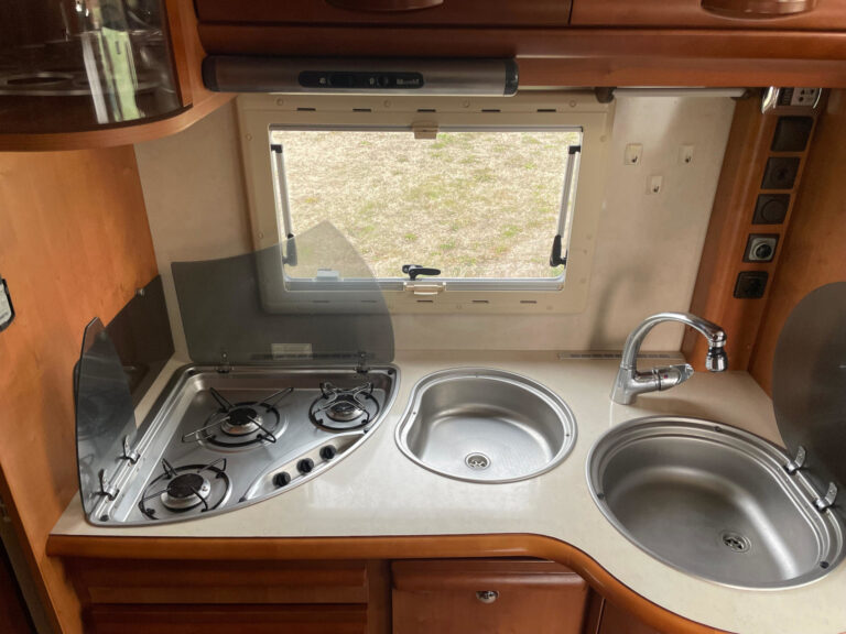 Rapido_7096 Fiat camper semintegrale garage_15