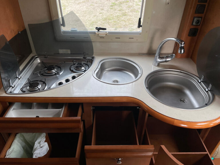 Rapido_7096 Fiat camper semintegrale garage_16