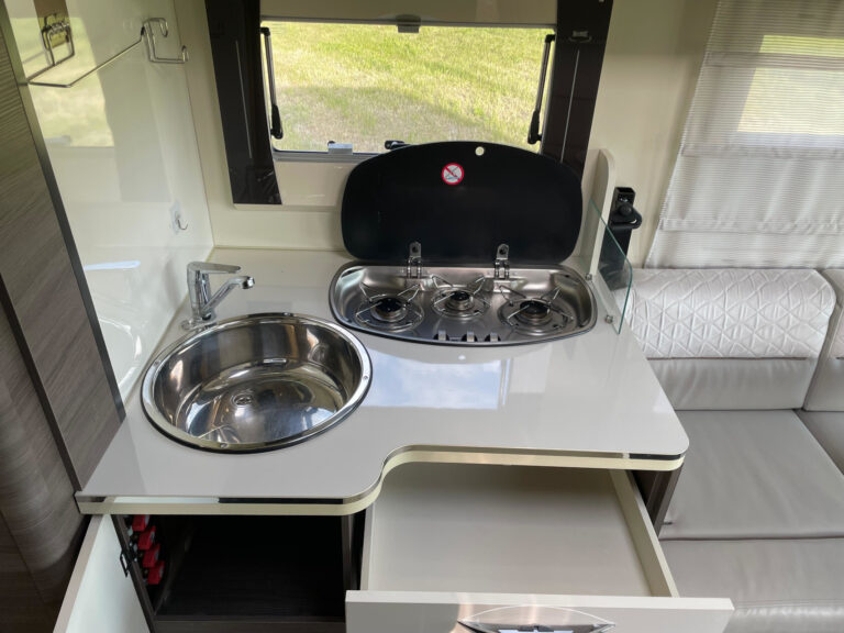 McLouis_Nevis_882_Motorhome_Ducato_14