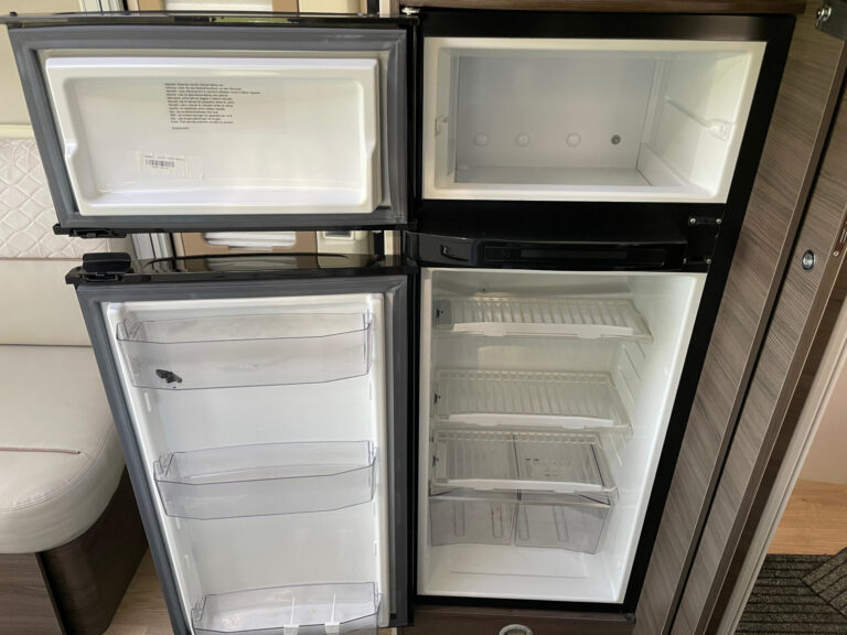 McLouis_Nevis_882_Motorhome_Ducato_16